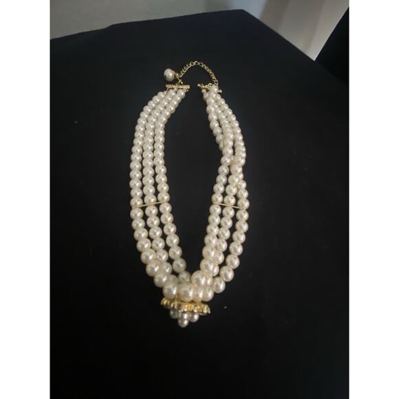Necklace 3 Strand Faux Pearls - Picture 9 of 9